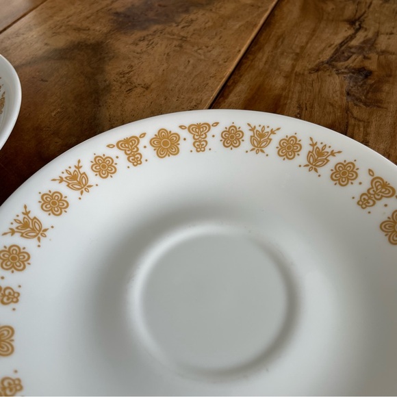 Vintage Set of 4 Corelle Gold Butterfly Patterned Saucer Plates - Picture 2 of 7